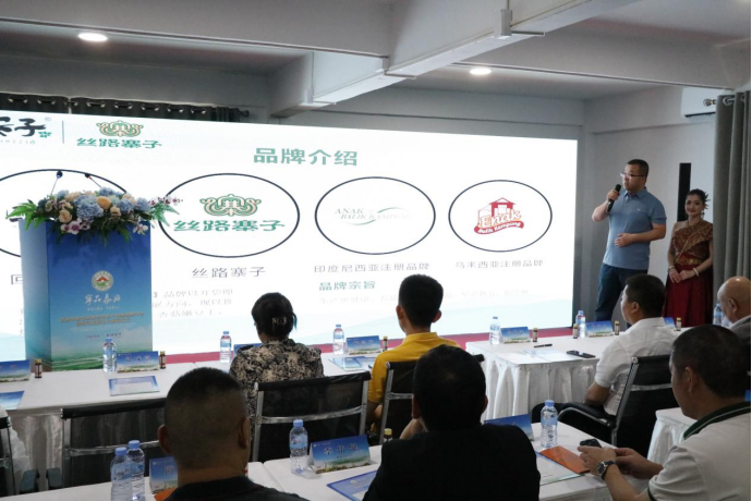 首屆中國(guó)寧夏優(yōu)質(zhì)特色產(chǎn)品泰國(guó)推介會(huì)暨泰國(guó)展銷(xiāo)中心揭幕儀式在曼谷舉辦1802.png